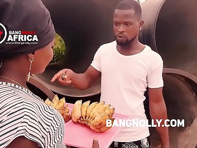 A lady who sales Banana  got  fucked by a buyer -while teaching him on how to slurp the banana