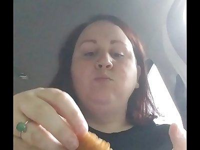 Chubby bbw eats in car while getting hammer on by stranger