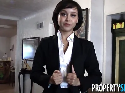 PropertySex - Cute real estate substitute makes dirty POV sex video with customer
